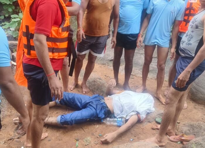 गजपल्ला वाटर फाल में डूबे17 वर्षीय युवक का शव हुआ बरामद,,,