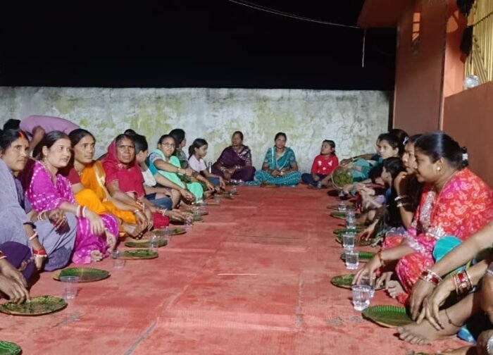 बेन्द्री में सर्व समाज ने मिलकर मनाया तीज पर्व, तीजहारिनों के लिय सामूहिक करु-भात का किया आयोजन