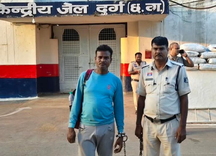 हमला कर गुजरात भाग गया आरोपी, उतई पुलिस ने अहमदाबाद में दबोचा; हथियार-मोटरसाइकिल बरामद