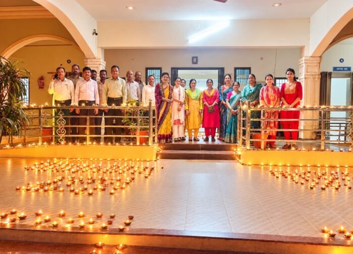 2100 दीपों से जगमगाया जनपद पंचायत पाटन का परिसर
