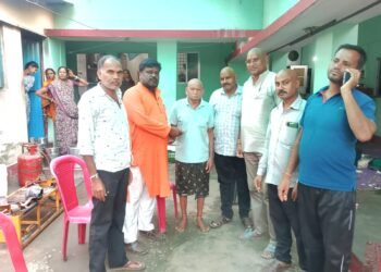शोक संतप्त परिवार को फेकारी सरपंच ने दी सहायता राशि व चावल