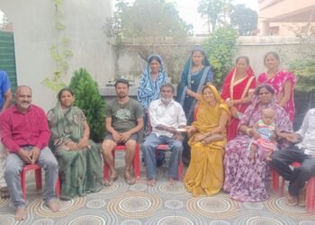 शोकाकुल परिवार को ग्राम पंचायत देवादा सरपंच लक्ष्मी वर्मा ने दी सहायता राशि