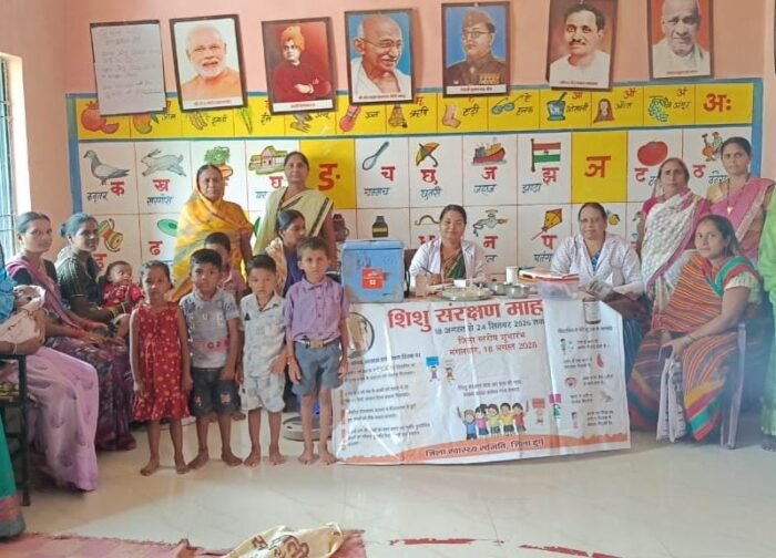 शिशु संरक्षण माह में टीकाकरण के साथ बच्चों को पिलाया जा रहा विटामिन-ए एवं आयरन सिरप