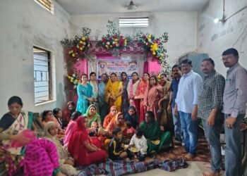 असोगा में सेवा संकल्प अभियान के तहत आंगन मिलन सेवा कार्यक्रम आयोजित