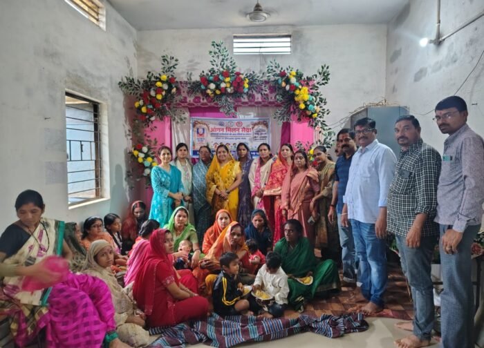 असोगा में सेवा संकल्प अभियान के तहत आंगन मिलन सेवा कार्यक्रम आयोजित