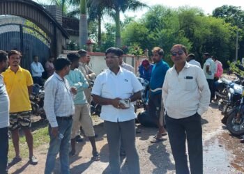 खारून नदी के उफान से अमलेश्वर, जमराव, खुड़मुड़ा, भोथली और मगरघटा क्षेत्र में बाढ़ जैसे हालात, सैकड़ों एकड़ धान की फसल जलमग्न — कांग्रेस जिलाध्यक्ष राकेश ठाकुर ने लिया जायजा