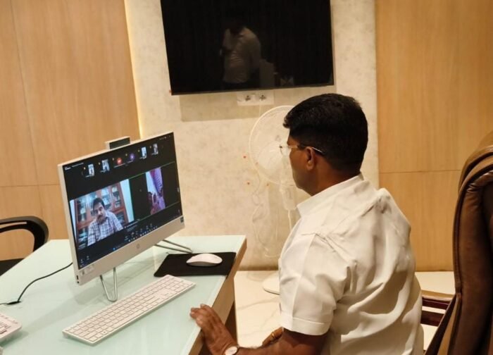 28 सितंबर के विरोध मार्च को लेकर कांग्रेस के राष्ट्रीय संगठन महासचिव के.सी. वेणुगोपाल ने ली जिलाध्यक्षों की ऑनलाइन बैठक, दुर्ग में कांग्रेस कार्यकर्ता काला कपड़ा पहनकर होंगे शामिल