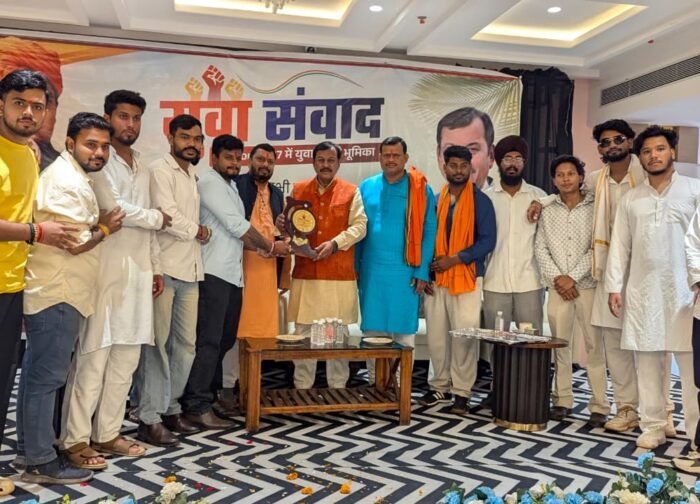 युवा संवाद : विजन 2047 में युवाओं की भूमिका पर सांसद विजय बघेल ने किया संवाद