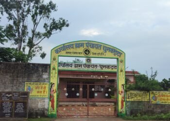 खदानों से लाखों का राजस्व, फिर भी धूल और पानी के लिए जूझ रहा चुनकट्टा