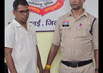 उमरपोटी बोगदा पुल के पास गांजा बेचते आरोपी को उतई पुलिस ने पकड़ा, 2.12 किलो गांजा जब्त