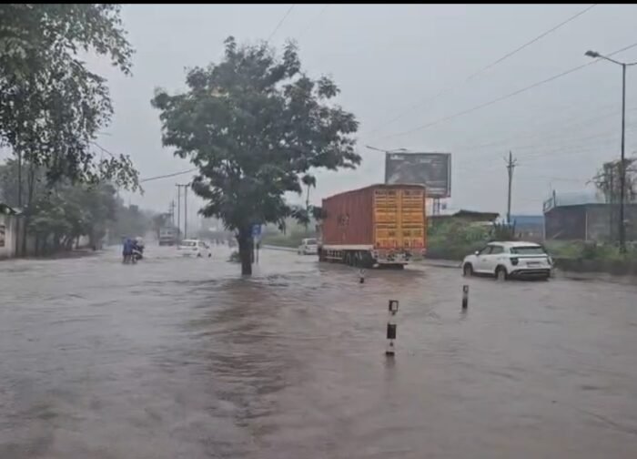 🚨 रायपुर–दुर्ग नेशनल हाईवे पर चंदनडीह के समीप जलभराव के कारण यातायात प्रभावित, नागरिकों के लिए ट्रैफिक एडवाइजरी जारी