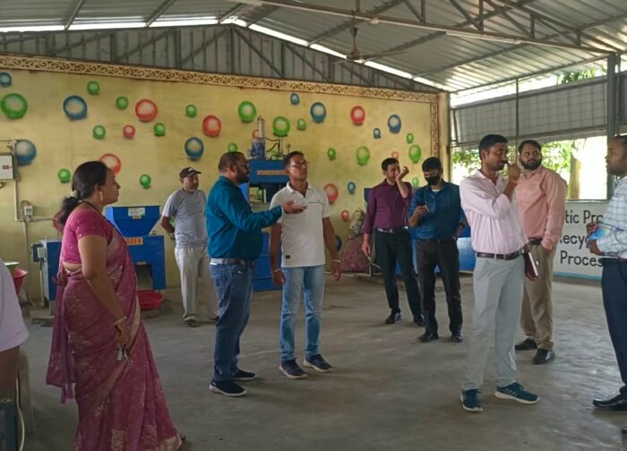 पतोरा में ठोस कचरा प्रबंधन को लेकर यूनिसेफ और आईआईएम इंदौर की टीम ने किया सर्वेक्षण