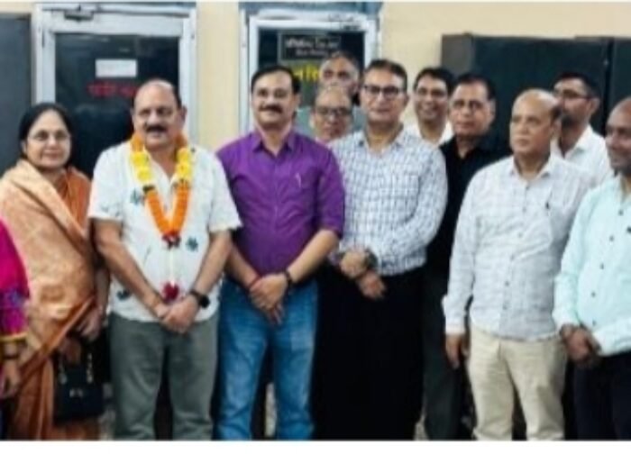रविशंकर शुक्ल विश्वविद्यालय के वरिष्ठ अधीक्षक अमरनाथ पाठक सेवानिवृत्त