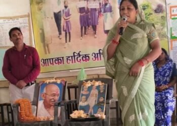 महात्मा गांधी ने सत्य और अहिंसा तथा लाल बहादुर शास्त्री ने सादगी और ईमानदारी से सेवा करना सिखाया – श्रीमती लीना साहू सरपंच