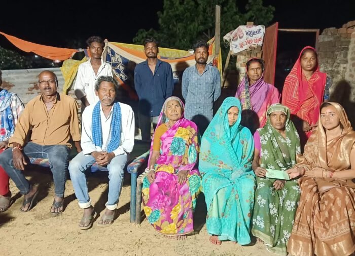 पिंटू नेताम के निधन पर सरपंच ने दी शोकाकुल परिवार को आर्थिक व खाद्यान्न सहायता