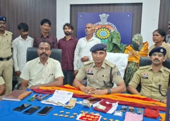नकली सोने की पत्तियां देकर ज्वेलर्स से 19.32 लाख की ठगी, अंतरराज्यीय गिरोह के छह सदस्य गिरफ्तार