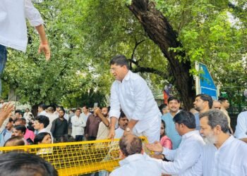 लोकतंत्र की रक्षा के लिए दिल्ली में छत्तीसगढ़ कांग्रेस का महाशंखनाद, पूर्व मुख्यमंत्री भूपेश बघेल, प्रदेश अध्यक्ष दीपक के साथ दुर्ग से जिलाध्यक्ष राकेश ठाकुर, धीरज बाकलीवाल व मुकेश चंद्रकार हुवे शामिल