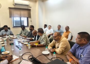 पेंशनरों की समस्याओं के निराकरण हेतु छत्तीसगढ़ कर्मचारी अधिकारी फेडरेशन पेंशनर्स फोरम ने सौंपा ज्ञापन
