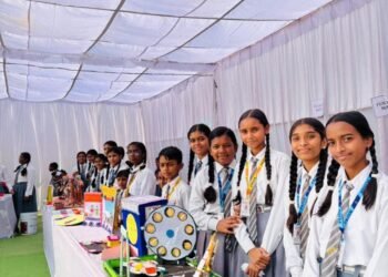 प्रिज्म पब्लिक स्कूल महकाखुर्द में विज्ञान एवं कला प्रदर्शनी के साथ आनंद मेले का आयोजन