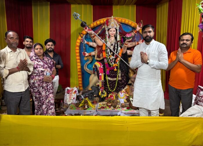 सभापति प्रणव शर्मा ने पाटन जनपद क्षेत्र के दुर्गा पंडालों में माता के दर्शन कर क्षेत्रवासियों के सुख-समृद्धि की कामना की