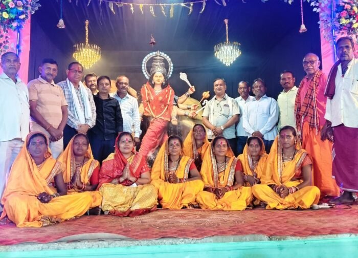 रानीतराई अंचल के दुर्गा पंडालों में पहुंचे कांग्रेसजन,टेके मत्था लिया आशीर्वाद