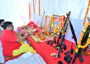 विजयादशमी पर केबिनेट मंत्री गजेन्द्र यादव ने शस्त्र पूजन कर दी शुभकामनाएँ