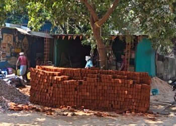 नगर पंचायत छुरा में अतिक्रमण पर सवाल, गरीब ठेला संचालकों को हटाने वाला प्रशासन अब मौन क्यों?*