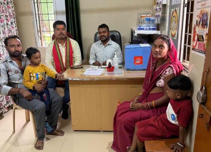सांकरा उपस्वास्थ्य केंद्र का  सरपंच रवि सिंगौर ने किया निरीक्षण…बच्चों के टीकाकरण की ली जानकारी